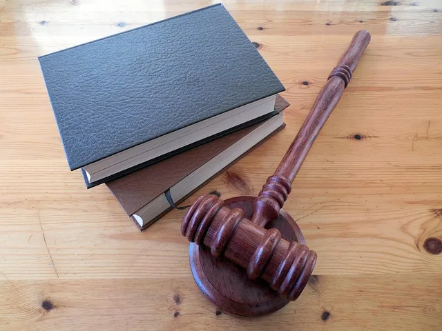 A gavel with two law books around 